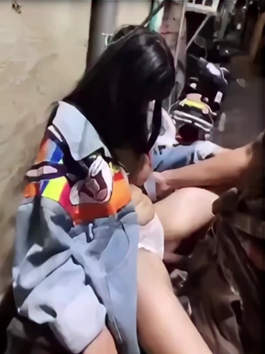 Pasangan Mabok Nekat Main di Gang Kampung