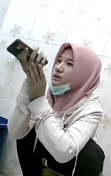 Ngintip Mbak Hijab Manis Di Toilet Umum