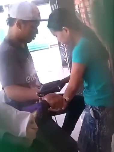 Intip Pasangan ABG Nekat Main di Luar