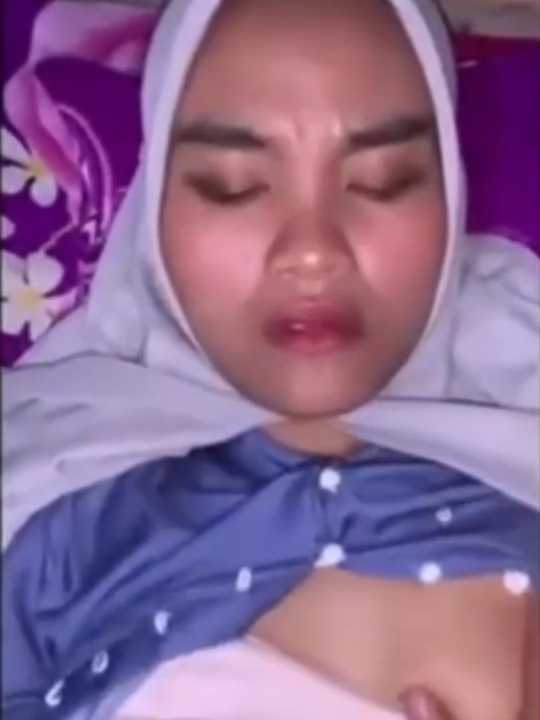 Dedek Hijab Keenakan Di Ewe