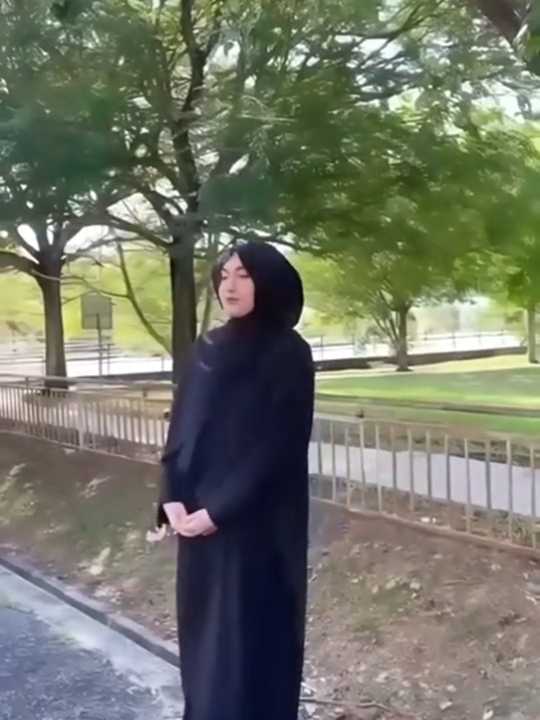 Pake Baju Tertutup Biar Ga Keliatan Hyper