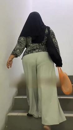 Binor Hijab Lagi Nyobain Baju Dinas
